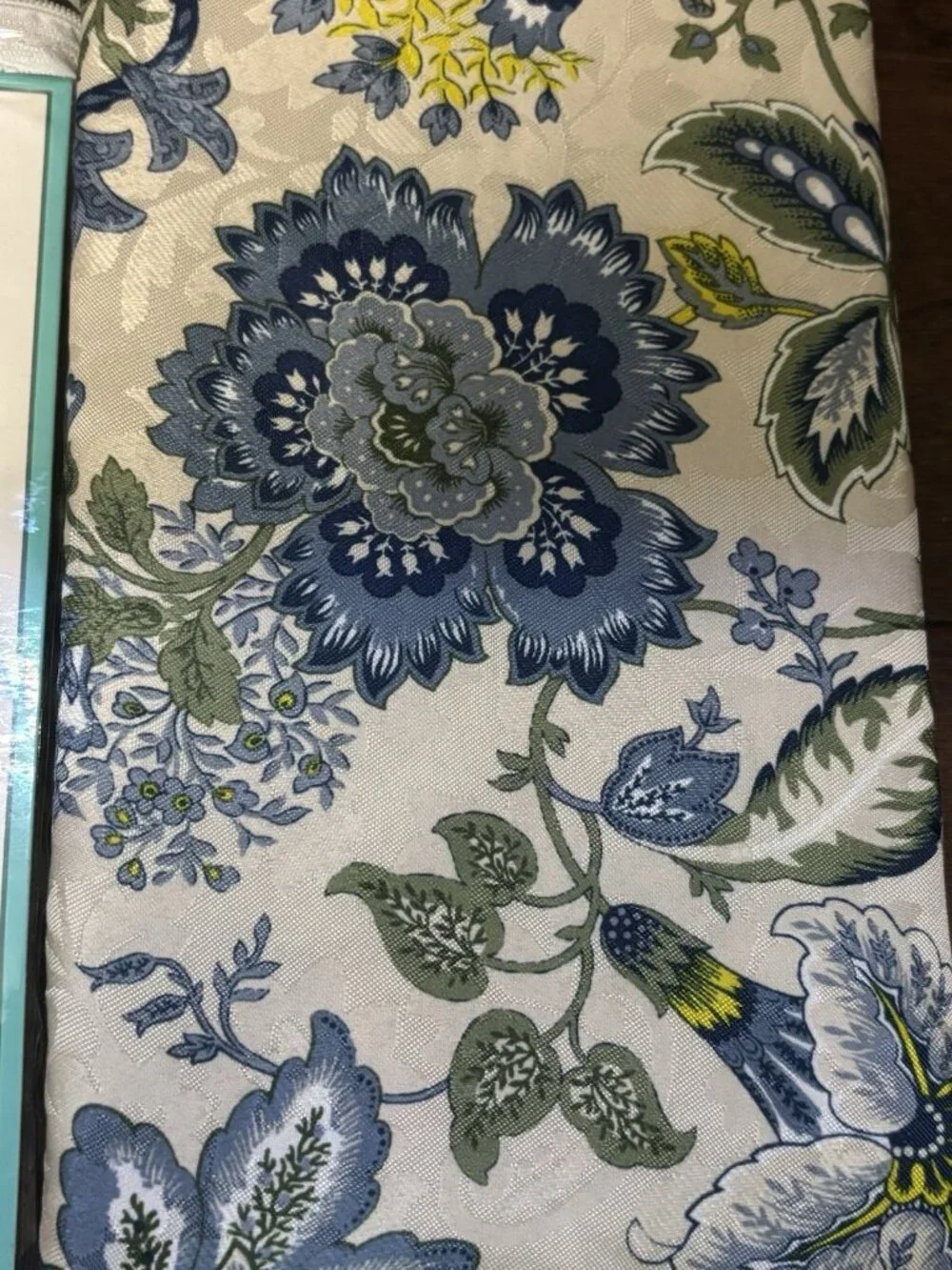 Traditions by Waverly Navarra Antique Scallop Valance Rod Pocket 52